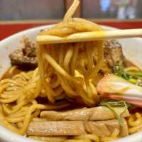 【大阪・道頓堀】味噌煮込みをベースにしたラーメン「人類みな大久手山本屋」
