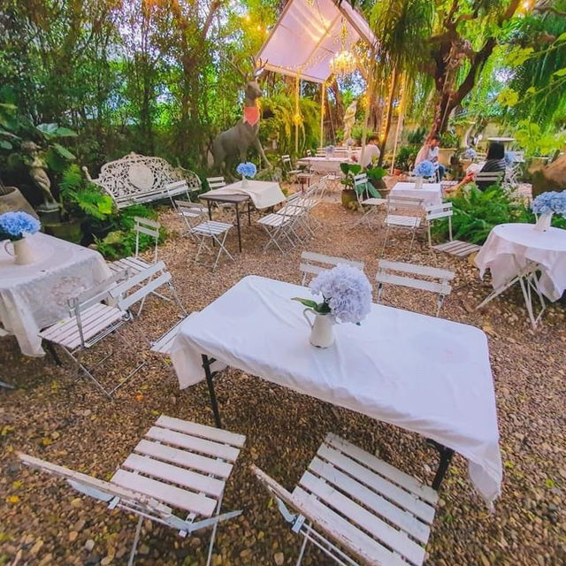  ปาฎีคาเฟ่ คาเฟ่ในสวนดอกไม้ สไตล์ยุโรป ระยอง