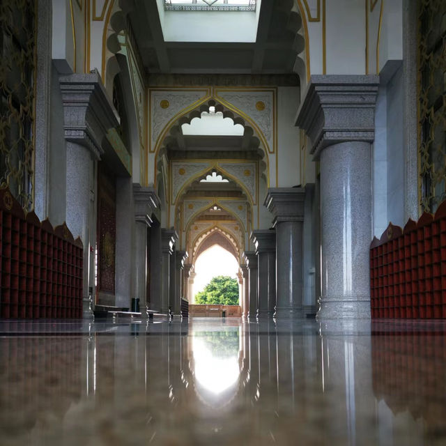 「吉隆坡AIMST Mosque：宗教與文化交流的聖殿，尋求內心寧靜和平衡！」