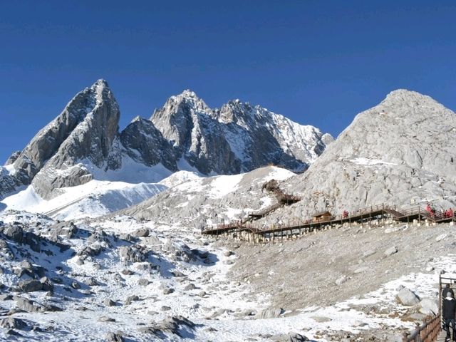 The mighty Yu Long Snow Mountain