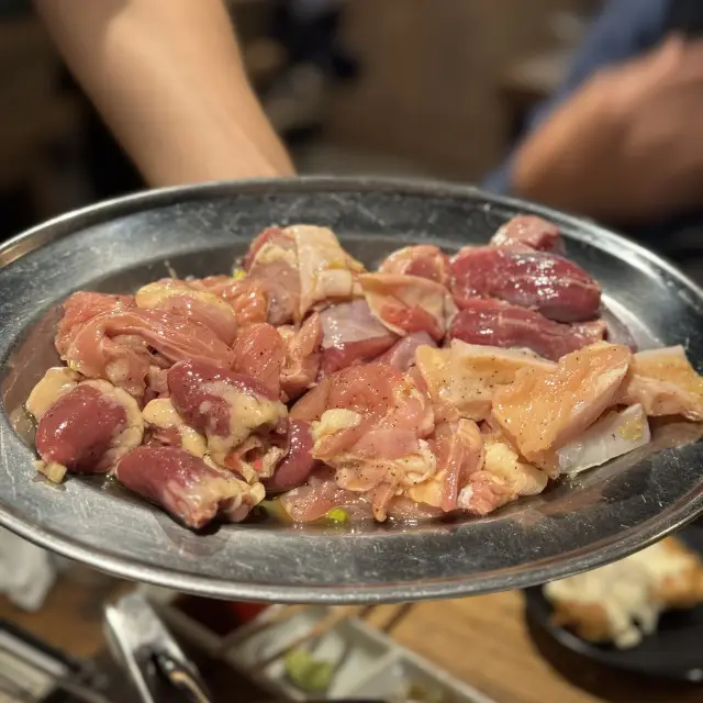 「東京新橋的ざる焼小林養鶏：性價比高，必點雞肉拼盤！」