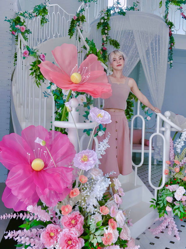 คาเฟ่สีขาว มันจึ้งมากกกแม่