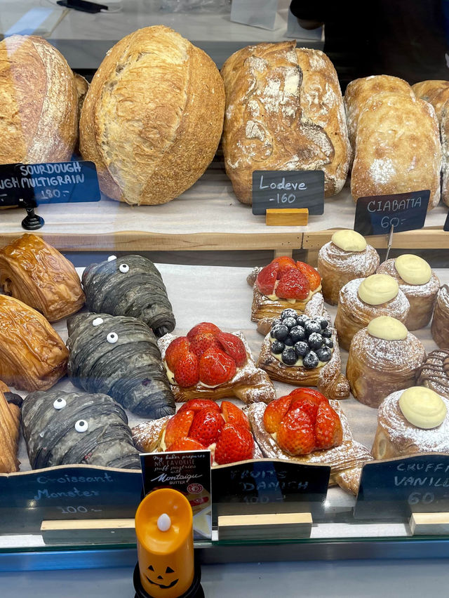 Beyond Bread Cafe  🍞 Ekkamai