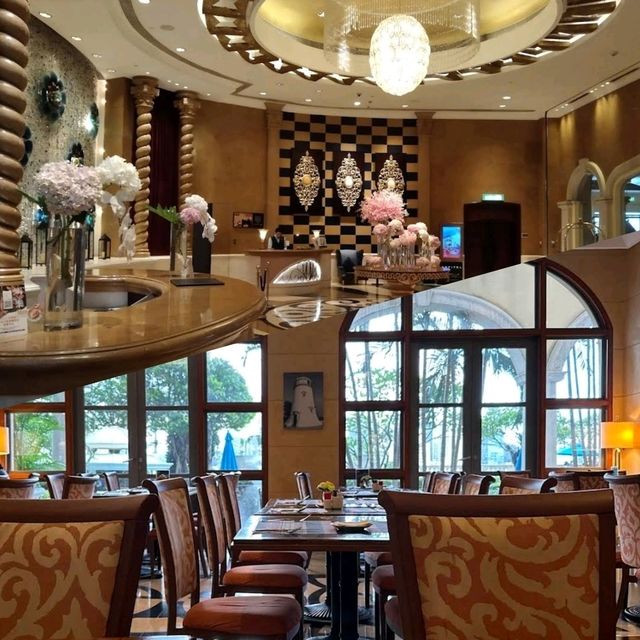「澳門十六浦索菲特酒店，泳池美景」