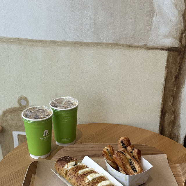 《水原》 焼き菓子、ケーキ、パンの種類も豊富🫶🏻お気に入りのベーカリーカヒェ 본누벨🥐