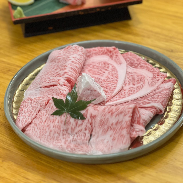 《觀塘高質壽喜燒 店員全程幫忙烹調💯》