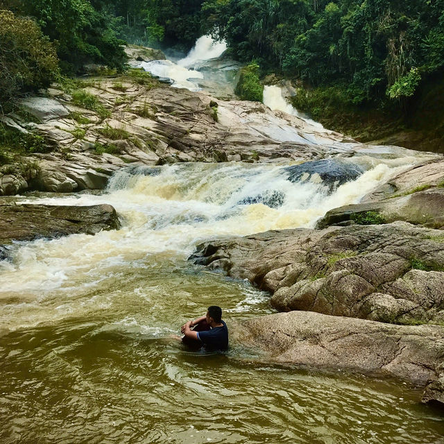 "Bentong Waterfall: A Serene Gem in Malaysia's Tropical Rainforest"