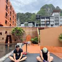 สระน้ำในห้อง! กับ Adam Krabi