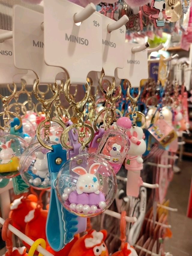 ช้อปของที่ระลึกที่ Miniso อนุเสาวรีย์ชัยฯ
