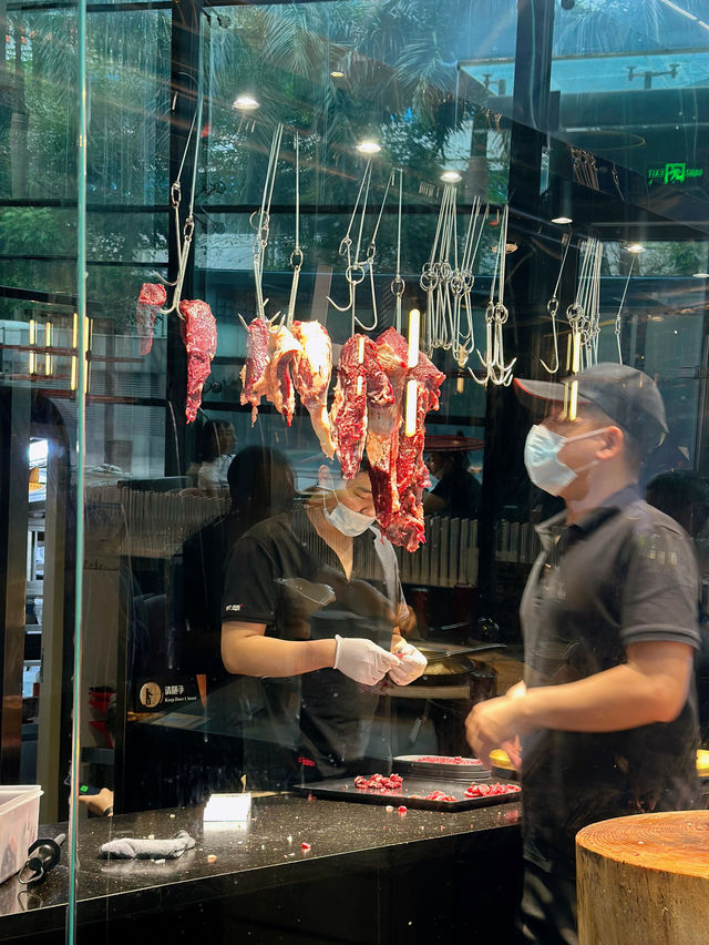 360度旋轉吃肉 實現牛肉自由 