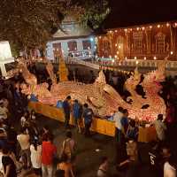 เที่ยวงานประเพณีไหลเรือไฟ หลวงพระบาง