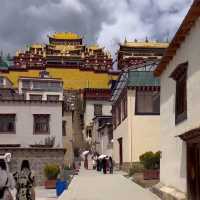 Largest Tibetan Buddhist monastery in Yunnan