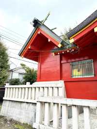 【東京都】華やかな朱塗りの社殿