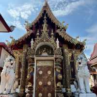 Wat Bukkhalo：紫紅聖地 🌸🏯