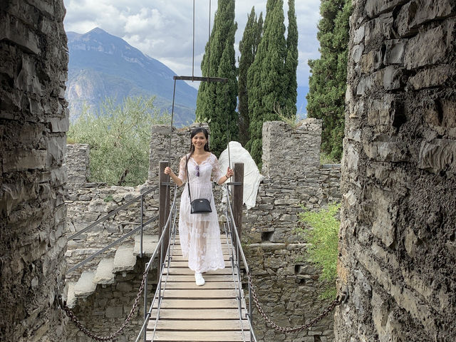 Hike to Castello di Vezio from Varenna