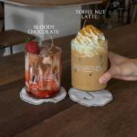 คาเฟ่Christmas เรียบโก้ Vibe ปารีส ที่เอกมัย