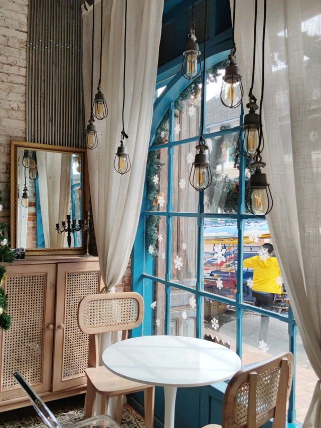 Formula B Cafe คาเฟ่หลวงพระบาง เที่ยวลาว