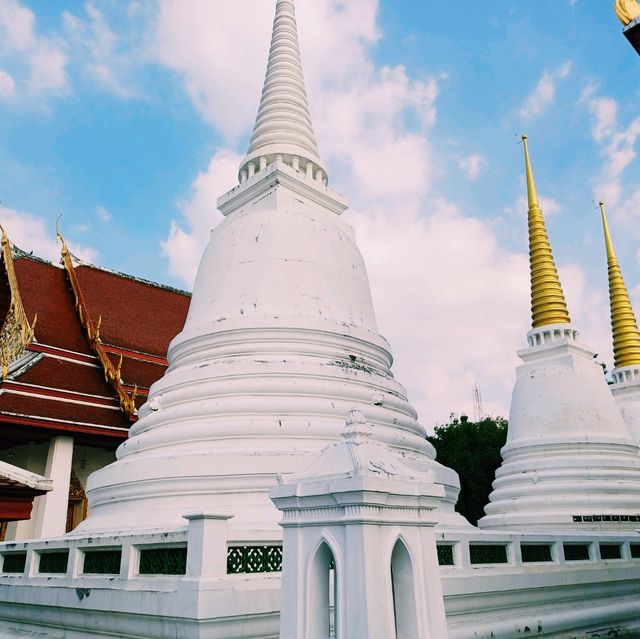 泰國曼谷著名皇家古跡寺廟景點:Wat Krua Wan Worawiharn，建築華麗雄偉，適合打卡拍照📸