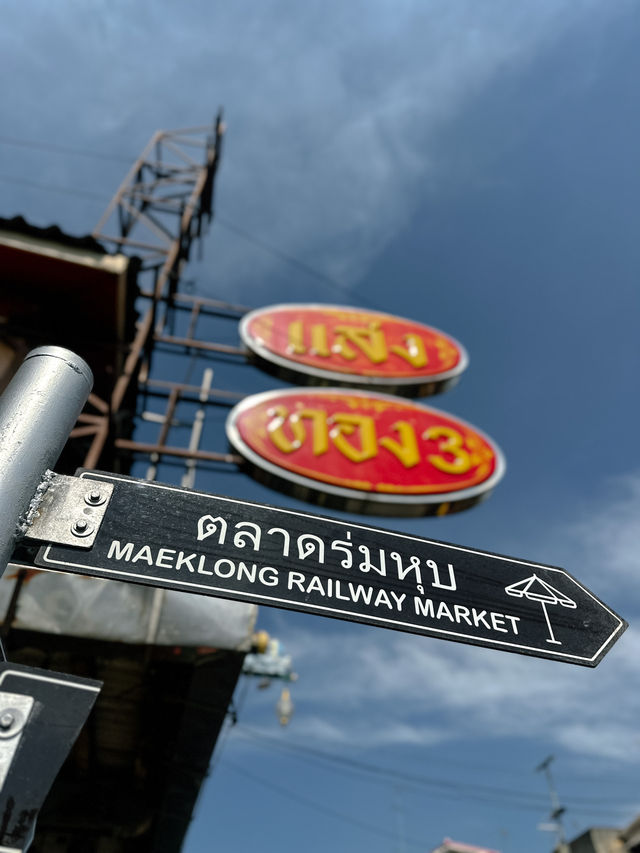 Maeklong railway market 🚂
