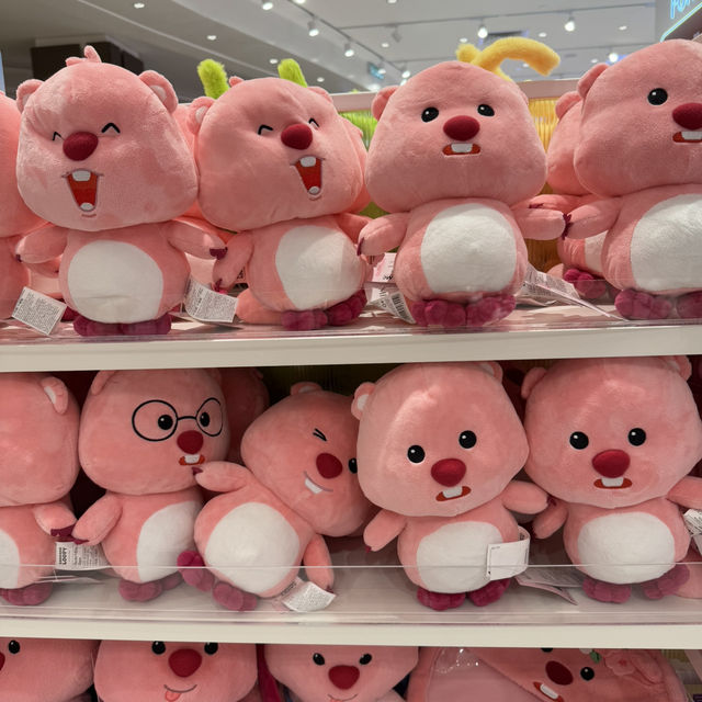 Solo Trip: Holiday Cheer, One Cute Find at a Time!