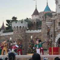 เที่ยวดิสนีย์แลนด์ช่วง Christmas คือฮีลใจสุดๆ 🎄🎠