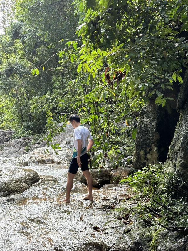 น้ำตกหลังที่พัก“ภูรุ่งแจ้ง” สงบ ธรรมชาติ ฮีลใจสุดๆ