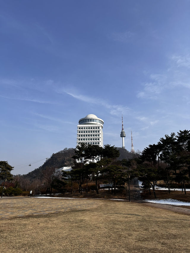 도시의 전망이 공존하고 다층적 아름다움이 존재하는 남산공원 백범광장🇰🇷