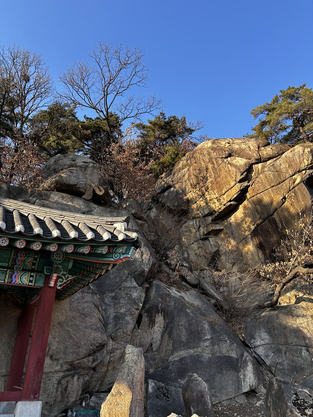 옛 시대에 조성된 거대한 암각종 옛 장인들의 정성을 볼수있는 마애종🇰🇷