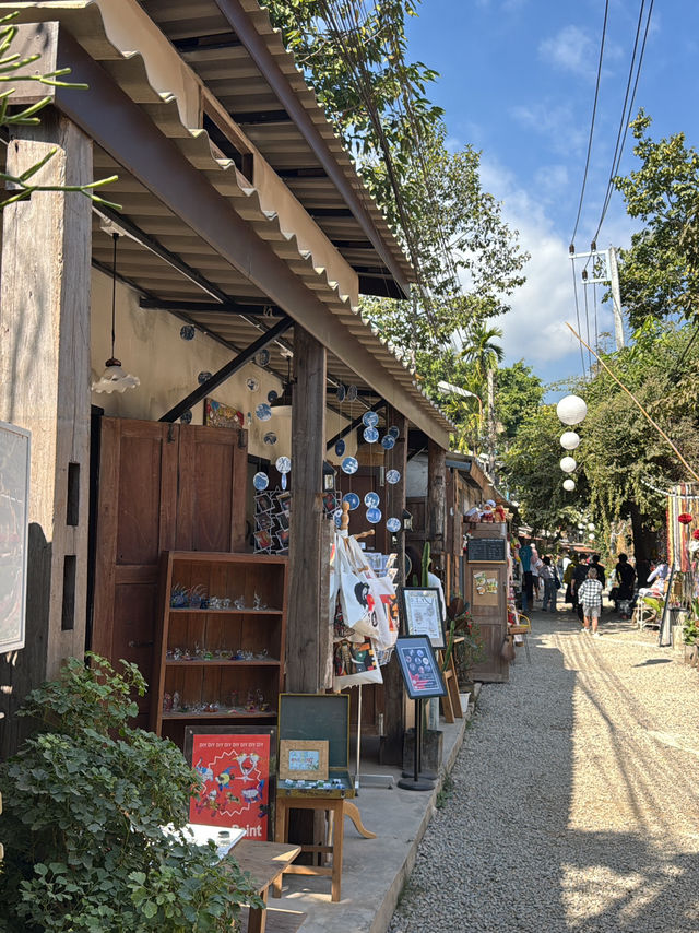 บ้านข้างวัด (Ban Kang Wat)