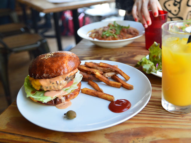 Relaxing Café Vibes at bakuro COMMON🍔
