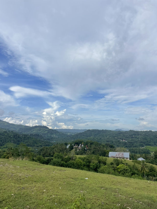 Exploring Waikabubak and surrounding areas by Scooter: The Best Way to See Sumba 🛵🌿