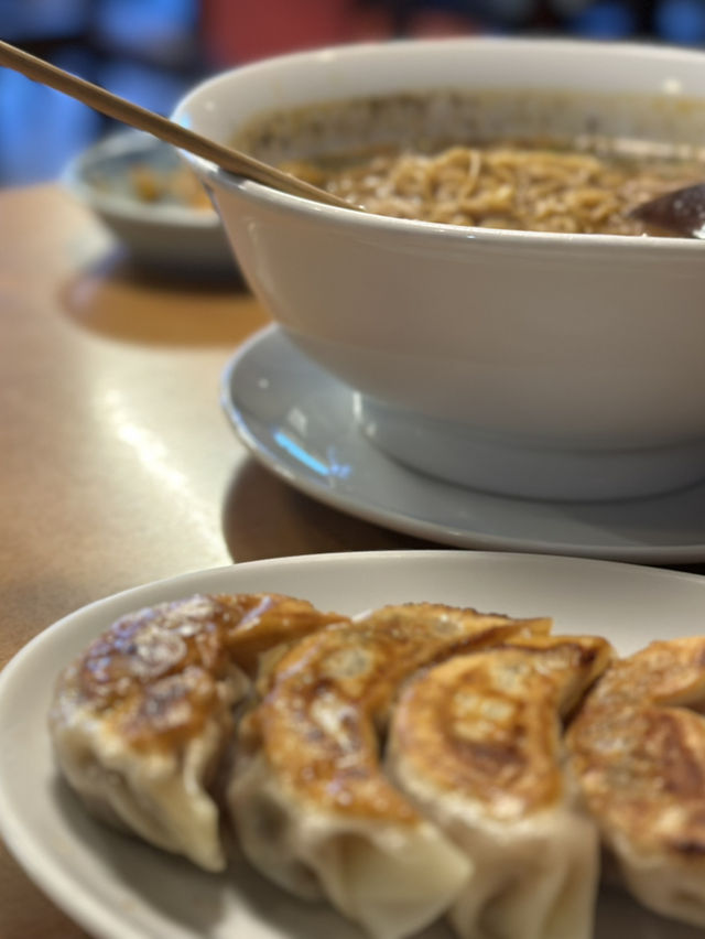 【栃木×宇都宮】ボリュームたっぷりの餃子と絶品！坦々麺
