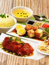 “Delicious Hainanese Chicken Rice“