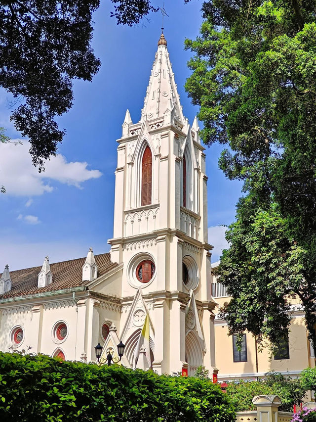Discover the charm of Shamian Island in Guangzhou! 🏝️