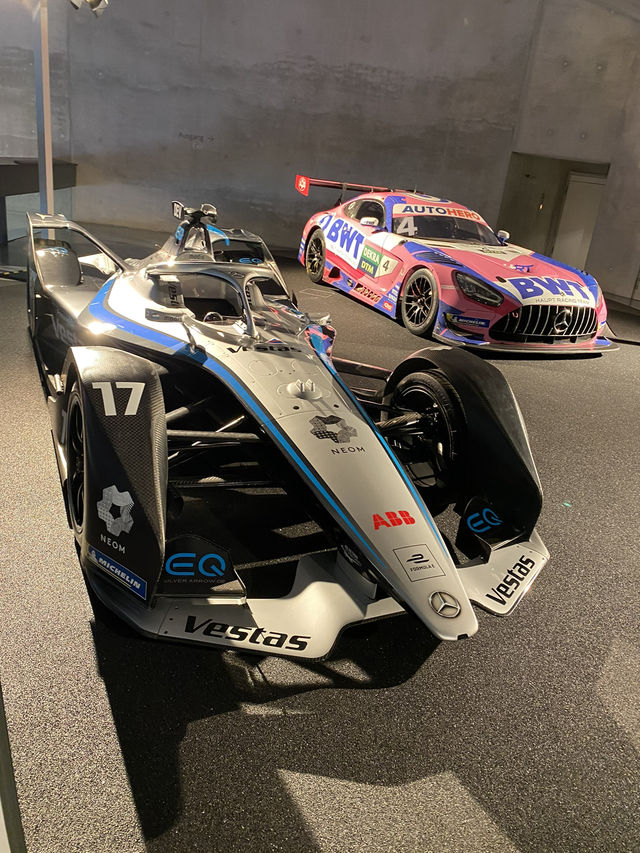 あの有名な高級車🚚ベンツ博物館があるドイツに行こう🇩🇪