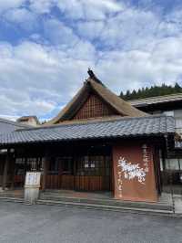 【群馬】創業500年 茅葺き屋根の重厚な玄関