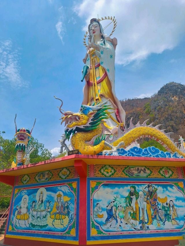 วัดเขาอีส้าน เทพประธาน