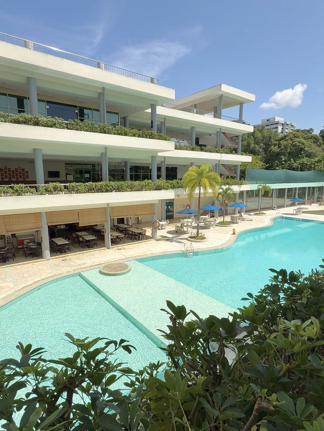 A Hidden Poolside Diner in Singapore You Didn’t Know Was Open to the Public