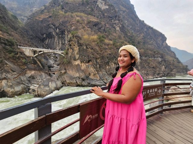 ช่องเขาเสือกระโจน虎跳峡