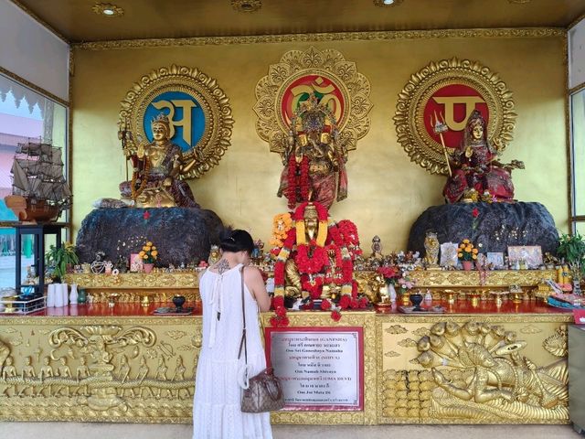 ไหว้พระขอพร ที่เกาะลอยศรีราชา