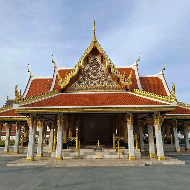 วัดราชนัดดบนถนนราชดำเนิน✨️
