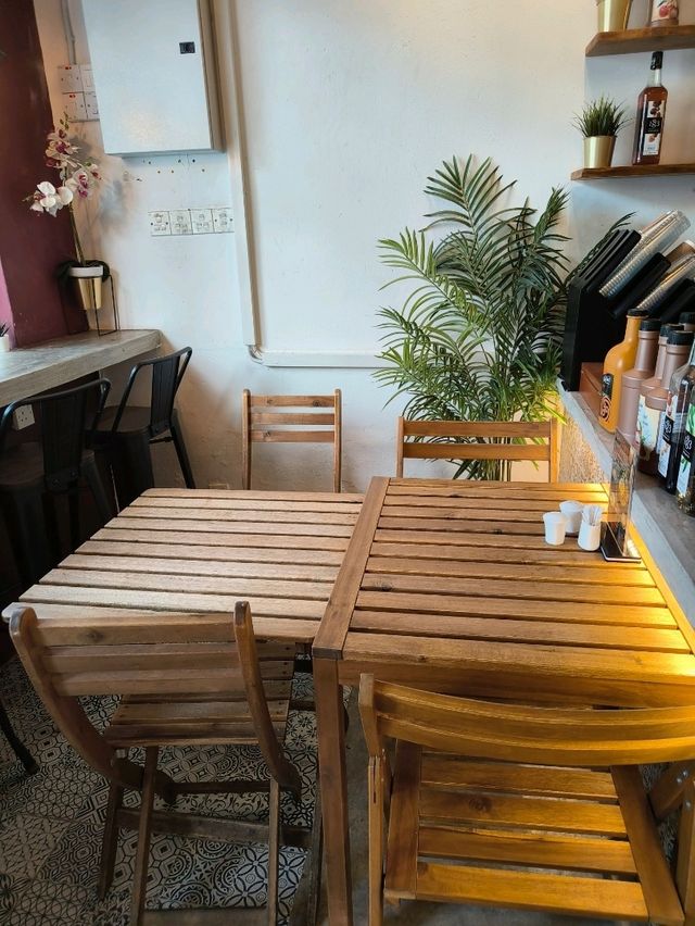 Art Meets Comfort Food at Pinwheel Café