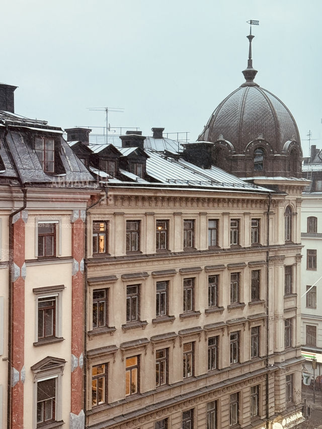 Slow Strolling in Stockholm – History, Meatballs & Cozy Breaks