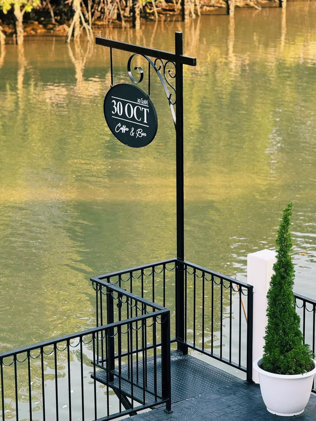 30 October Coffee & Bar : คาเฟ่สไตล์ยุโรป