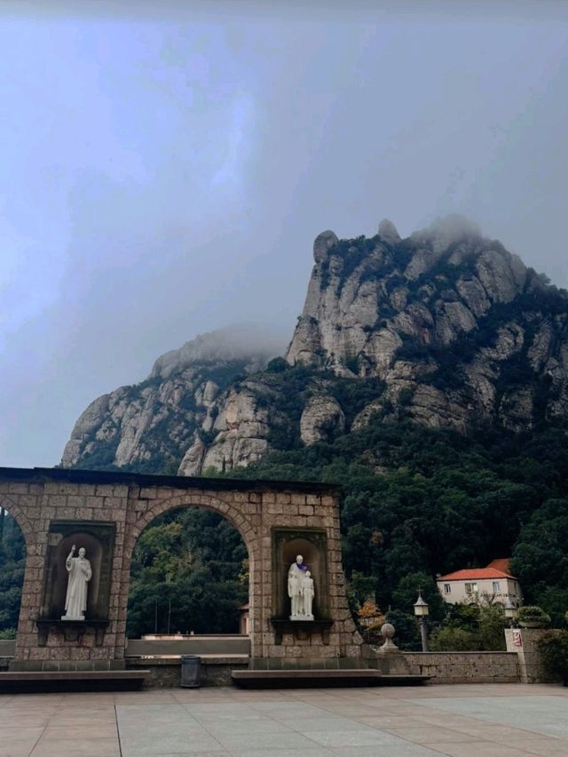 巴塞隆拿以至加泰隆尼亞的聖山