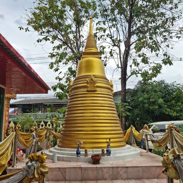 ไหว้พระแล้วชมอุโบสถศิลปะสมัยอยุธยา