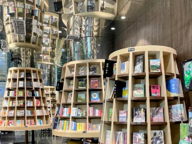 四川 | 重慶鍾書閣，彷如走入霍格華茲的魔法書店