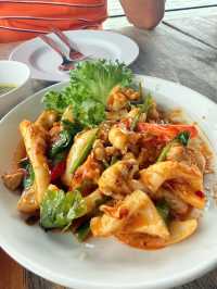 อาหารทะเลสด อร่อย ต้องร้านลมพันท้าย สมุทรสาคร