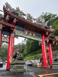 ไหว้พระในวันที่ฝนพรำ บรรยากาศสงบอย่างบอกไม่ถูก