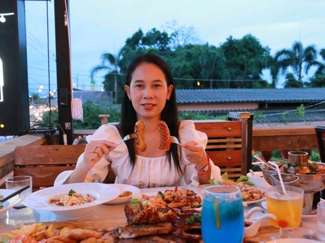 บนชั้นดาดฟ้า Rooftop Bistro บ้านฉาง